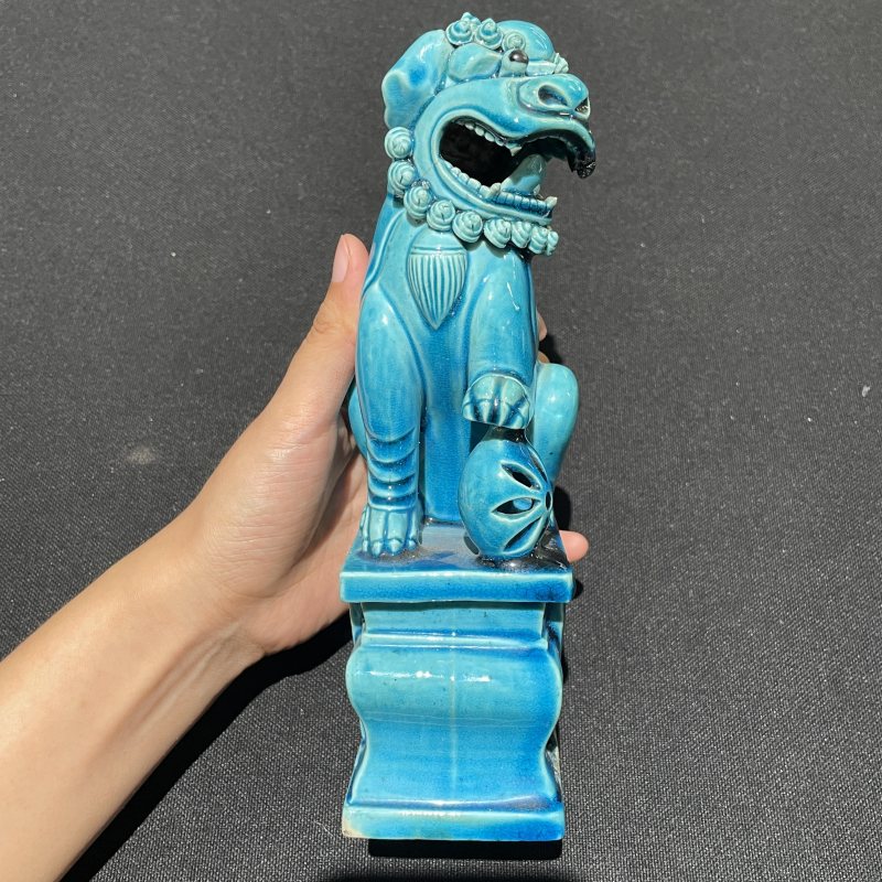 民国 孔雀蓝釉瑞狮摆件一对 - 图4
