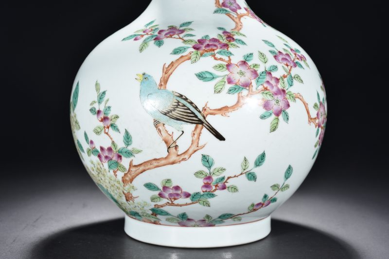 清 粉彩花鸟纹蒜头瓶 - 图5