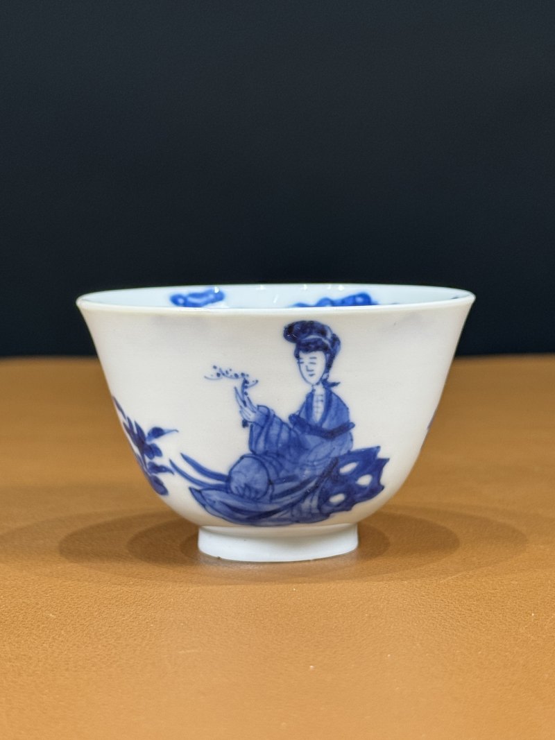 清康熙 青花人物仕女图杯 - 图4