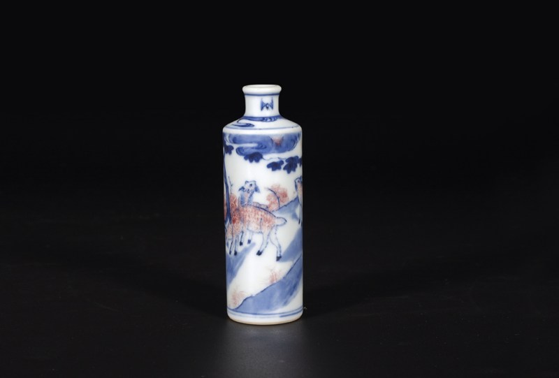 青花釉里红三羊开泰烟壶