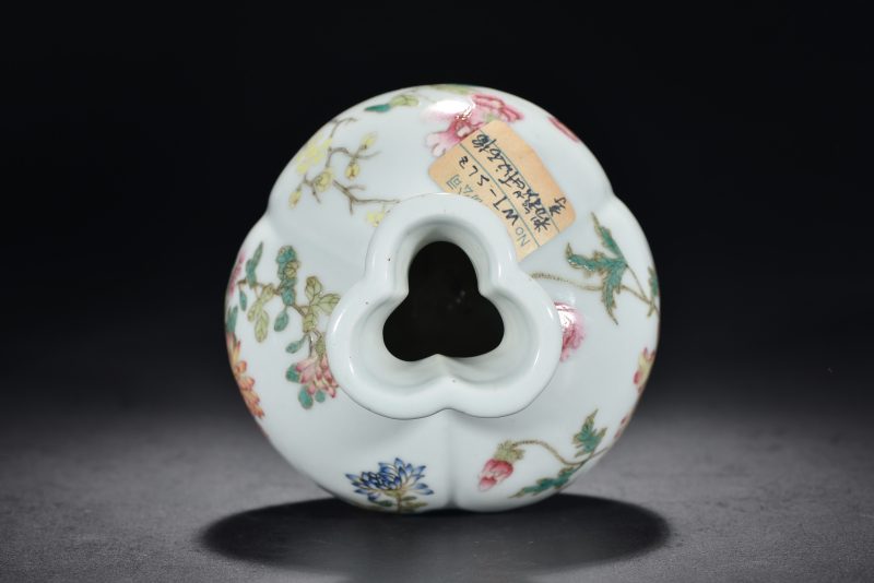清 粉彩花卉纹石榴尊 - 图7