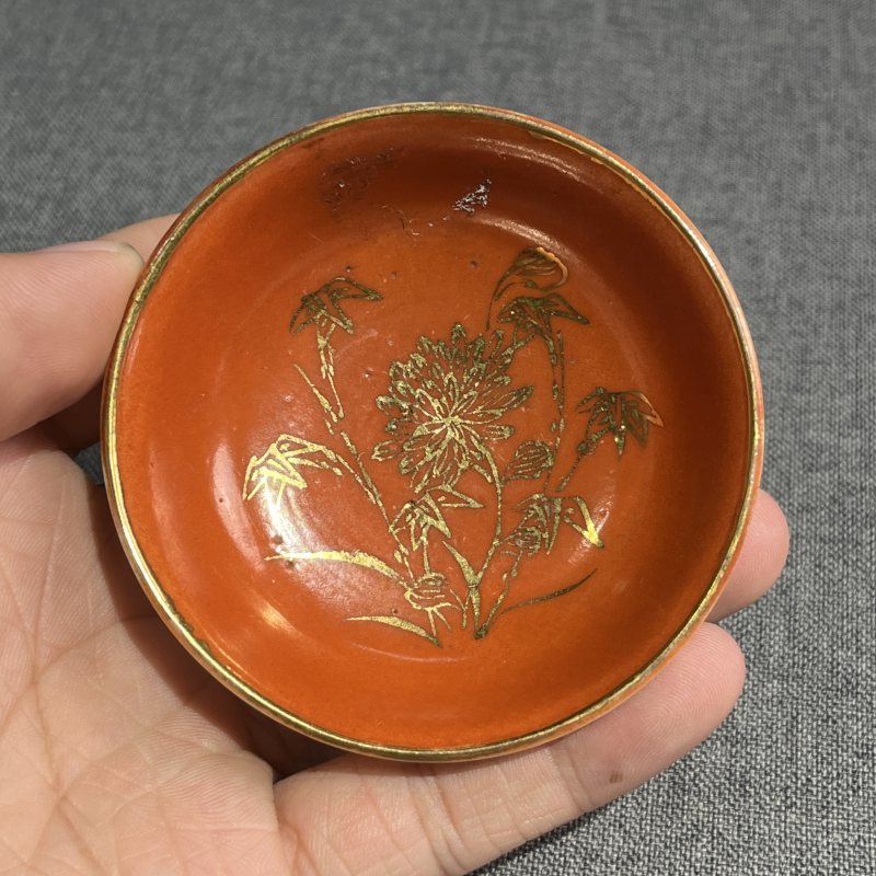 清宣统珊瑚红描金碟一对 - 图10