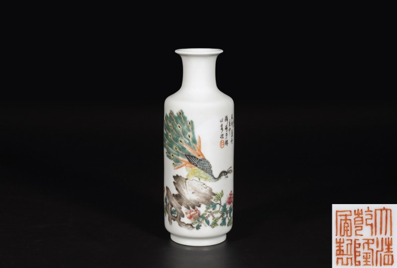粉彩花鸟纹瓶