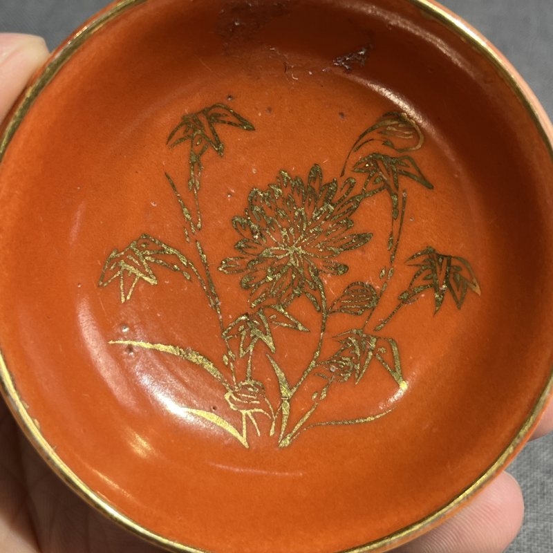 清宣统珊瑚红描金碟一对 - 图11