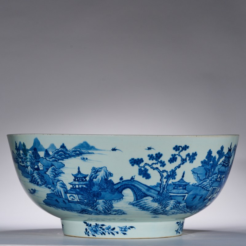 清乾隆 青花山水图潘趣大碗