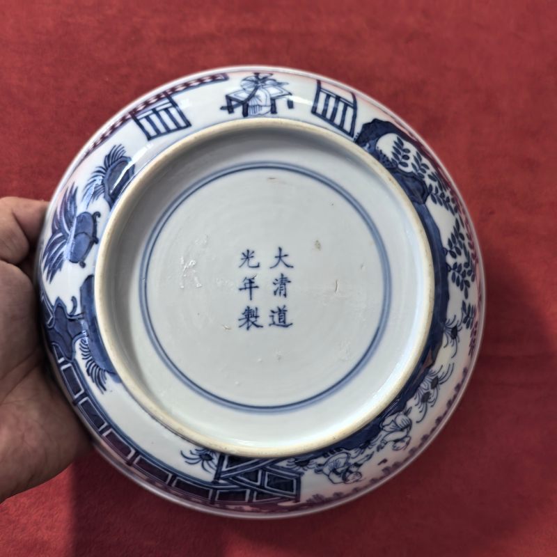 清晚期 青花内松竹梅外庭院仕女图盘 - 图10