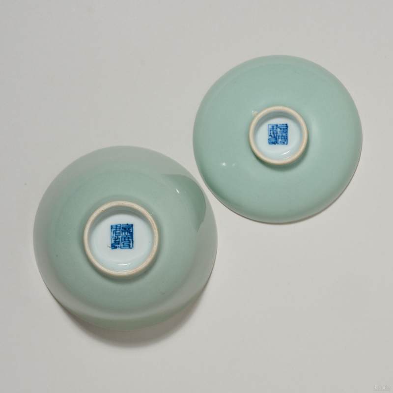 清乾隆 外粉青内青花盖碗 - 图5