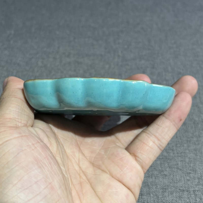 清中期粉彩花蝶隔盘一对 - 图6