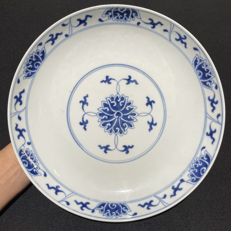 清同治 青花缠枝莲纹盘 - 图2
