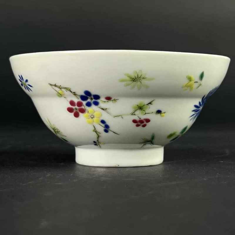 清 粉彩花卉纹折腰杯 - 图3