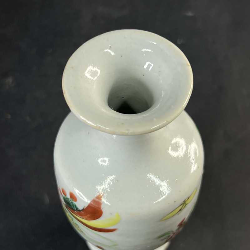 清雍正 粉彩人物纹小瓶 - 图5