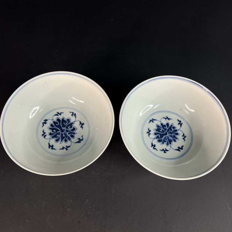 清光绪 青花缠枝莲纹碗一对 - 图2