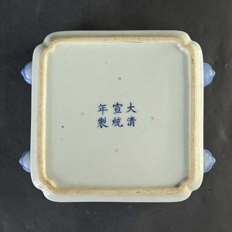 清宣统 粉彩四季花卉纹兽耳方瓶 - 图6