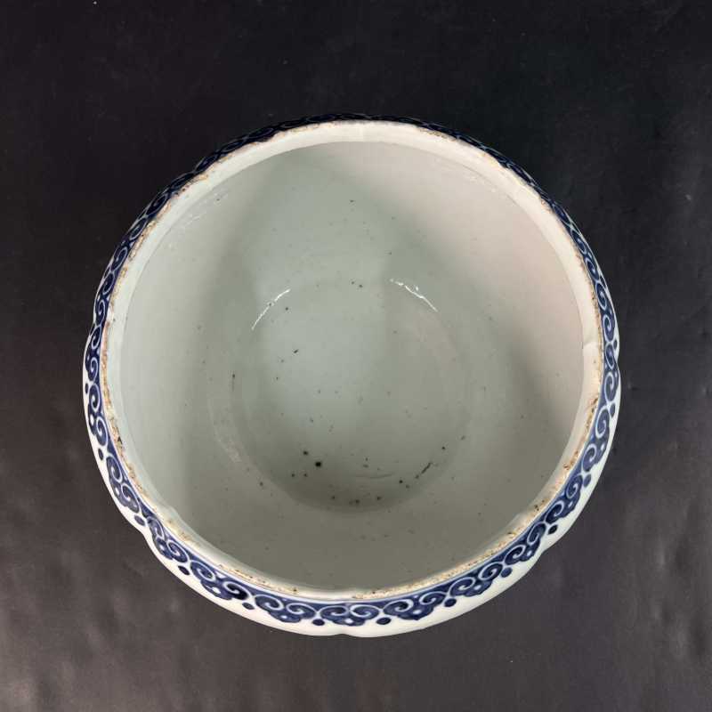 清康熙 钟毓堂制青花如意纹瓜棱罐 - 图5