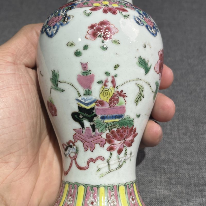 清雍正博古花卉梅瓶一对 - 图13