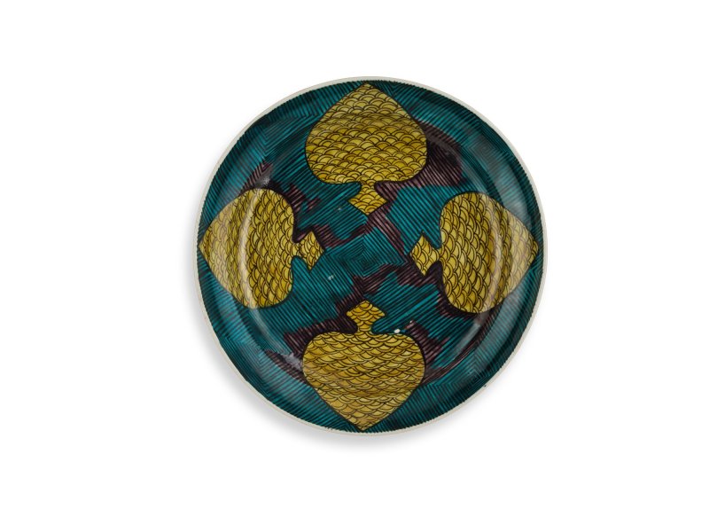 A porcelain dish, Fuku mark, Ko-Kutani ware, Hizen, Edo period, circa 1640-50 | 色絵スペード 文大皿　肥前　古九谷様式　江戸時代前期　1640～50年代 - 图1
