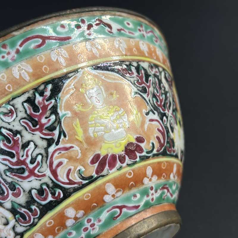 清中晚期 粉彩宾乍隆人物纹碗 - 图12
