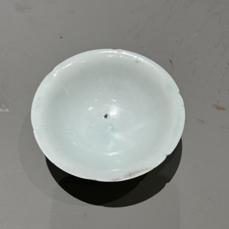 明代 青白釉出筋花口盏 - 图5