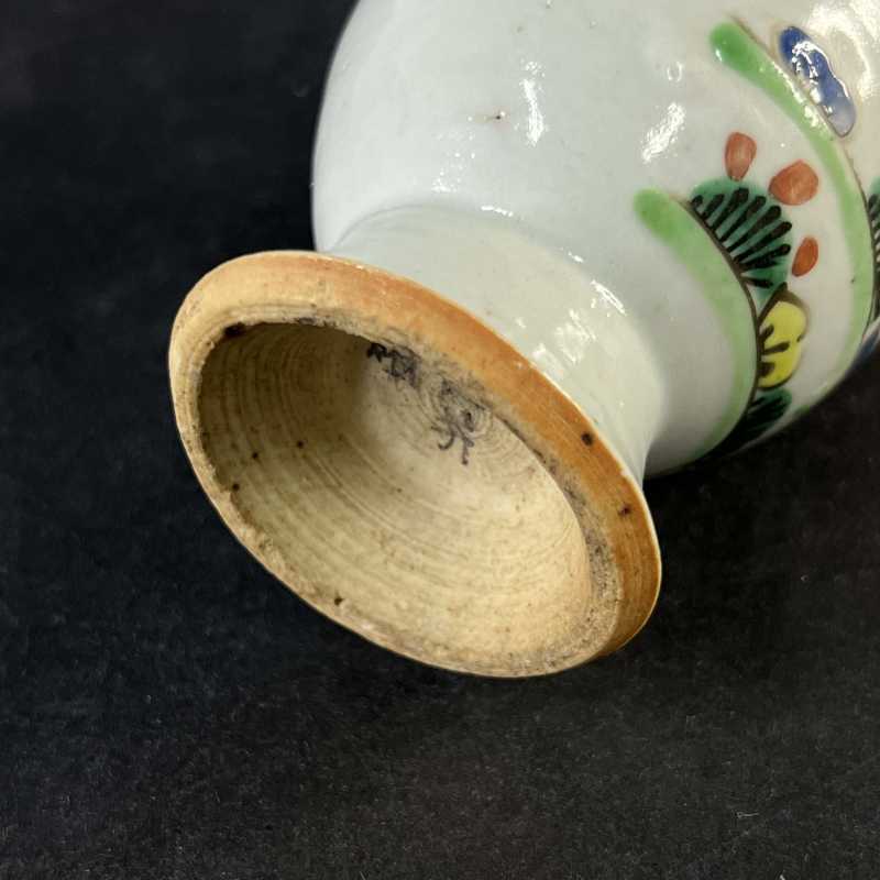 清雍正 粉彩人物纹小瓶 - 图7