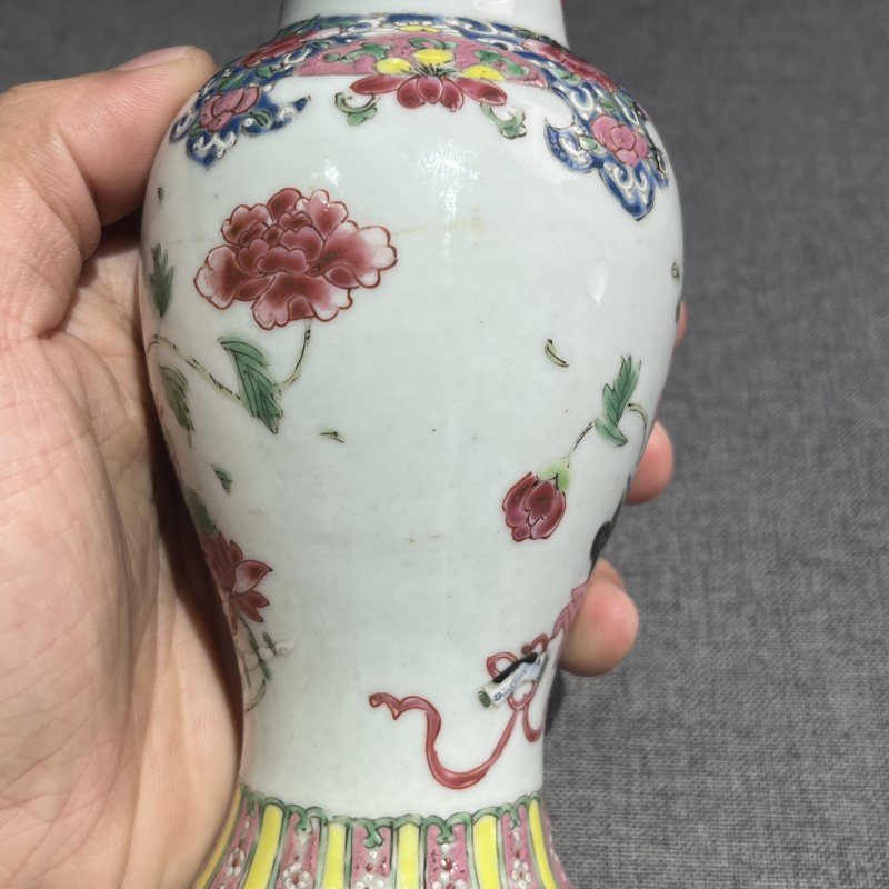 清雍正博古花卉梅瓶一对 - 图14