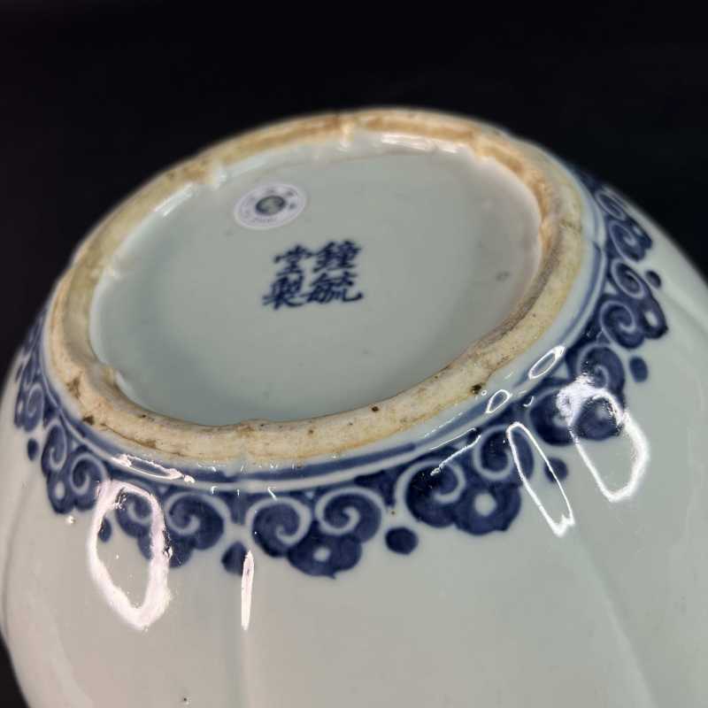 清康熙 钟毓堂制青花如意纹瓜棱罐 - 图7