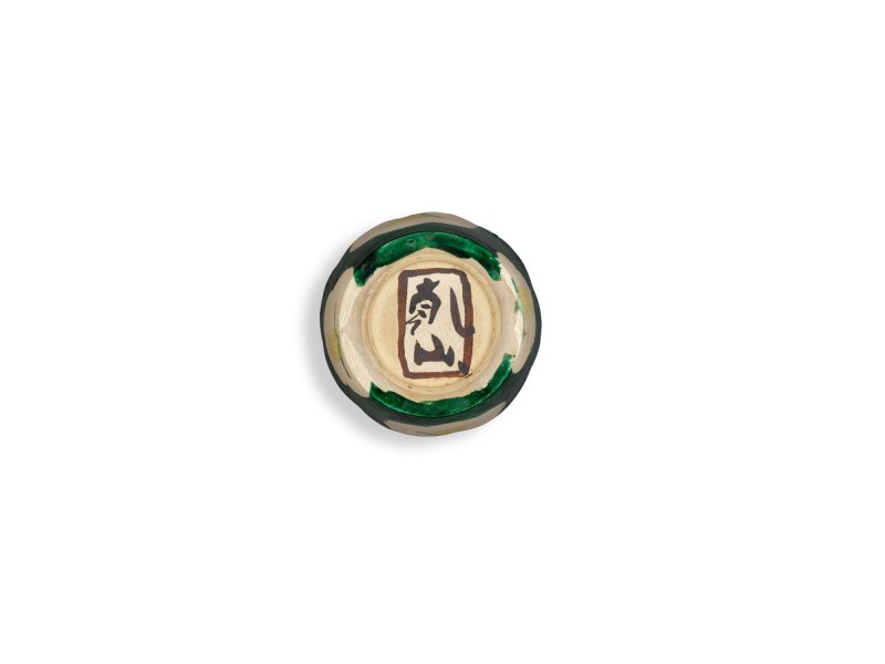 A set of five enamelled stoneware mukozuke [side dishes], signed on the base Kenzan (Workshop of Ogata Kenzen, 1663-1743), Kenzan ware, Kyoto, Edo period, 18th century | 尾形乾山　色絵椿文輪花向付　江戸時代中期　18世紀 - 图7