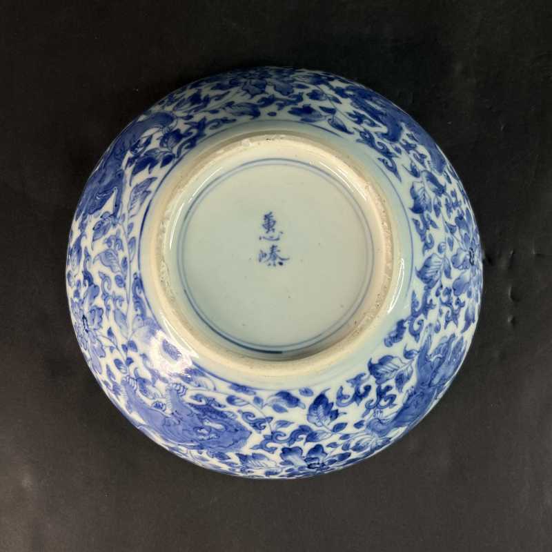 明崇祯 青花狮子穿花纹捧盒 - 图5
