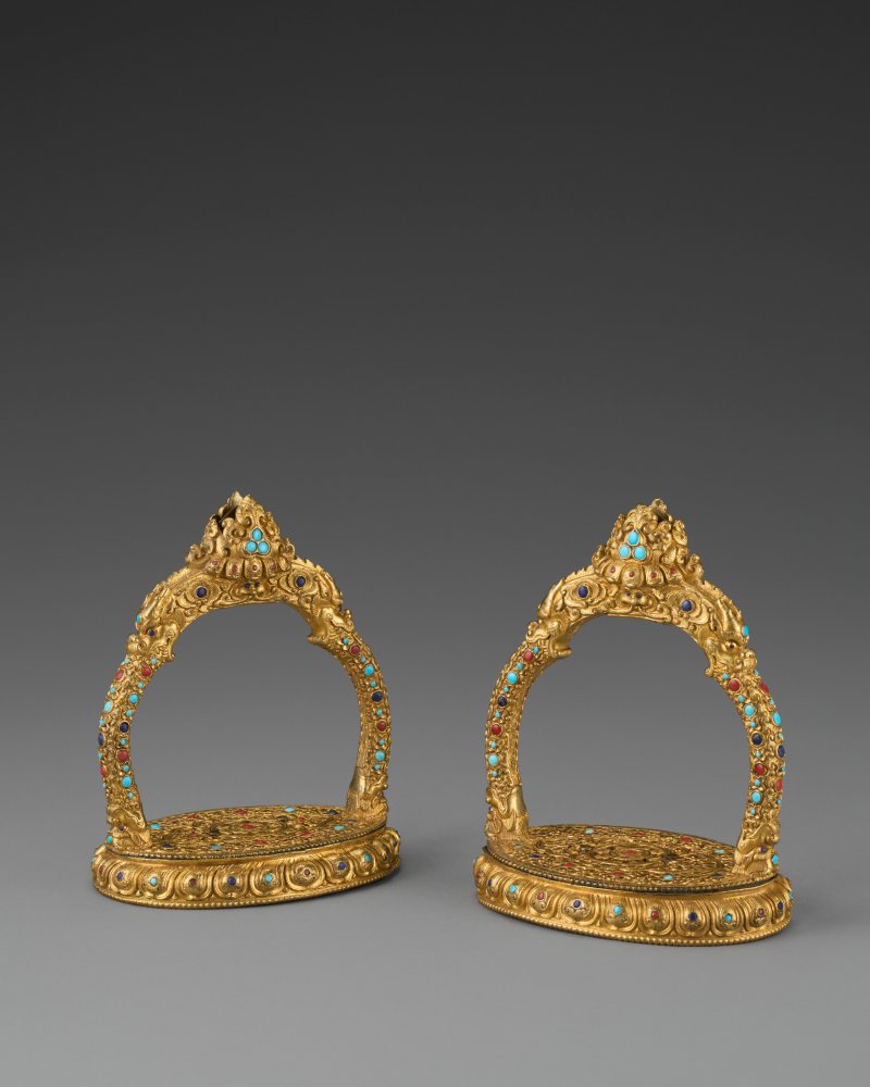 清乾隆 鎏金銅嵌寳馬鐙一對  QIANLONG PERIOD (1736-1795) - 图1