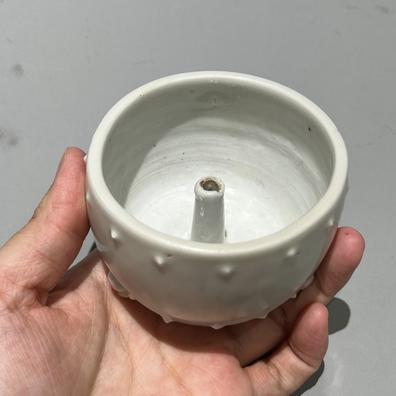 明代 白釉鼓钉炉 - 图8
