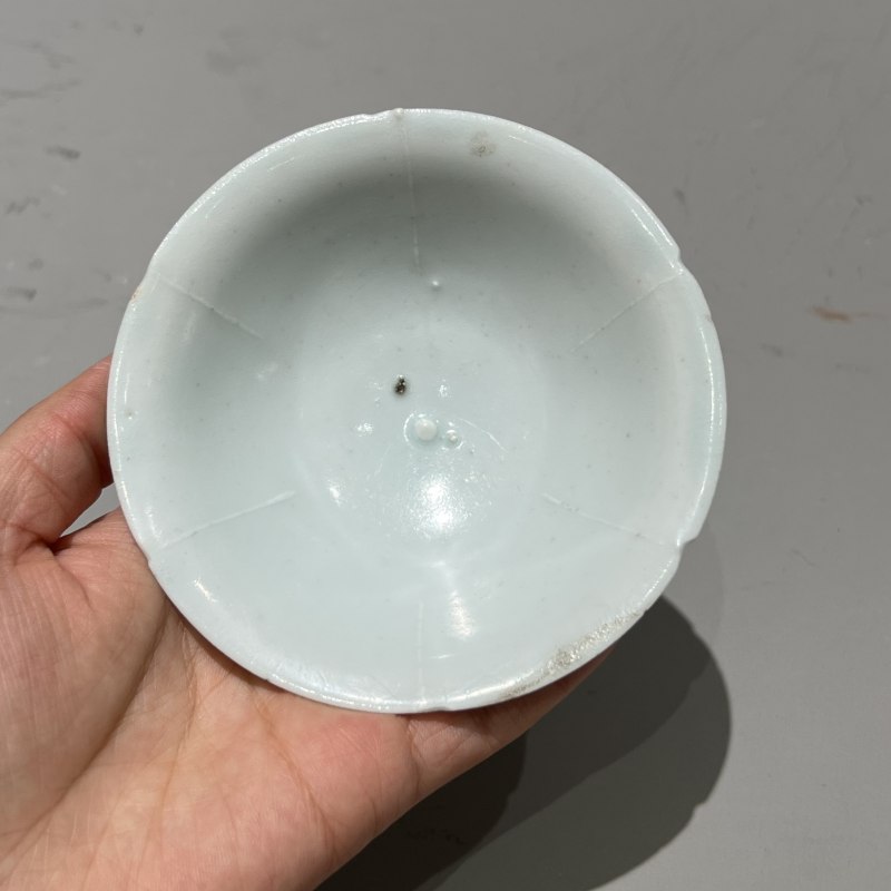 明代 青白釉出筋花口盏 - 图7