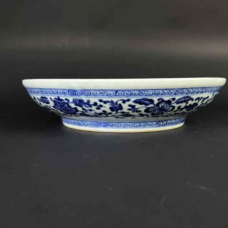 清雍正 仿宣德青花缠枝花卉纹大盘 - 图2