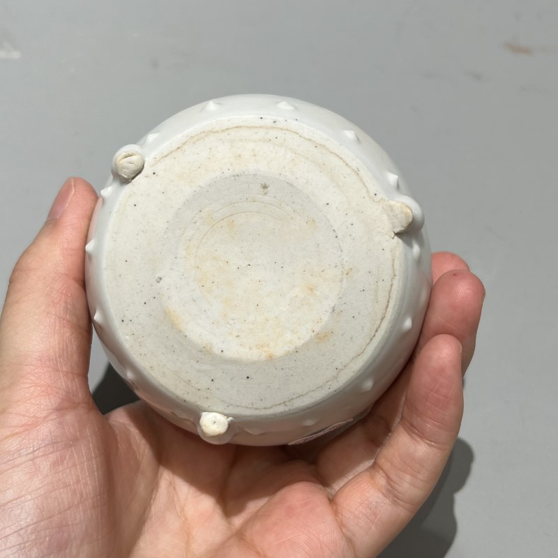 明代 白釉鼓钉炉 - 图9