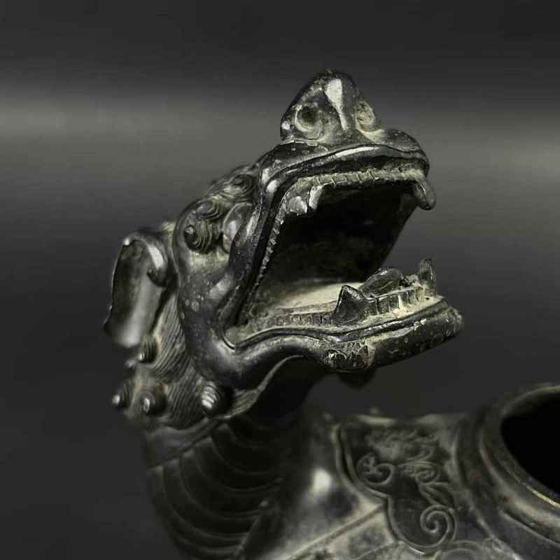 清晚期 铜瑞兽香熏 - 图7