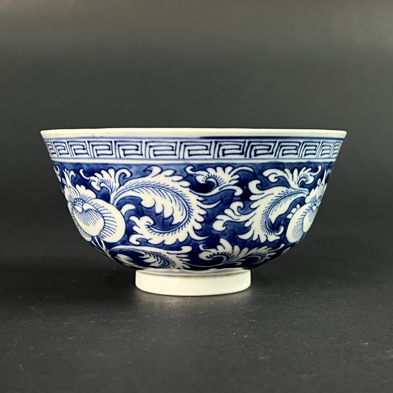 清中期 青花留白番莲纹碗 - 图1