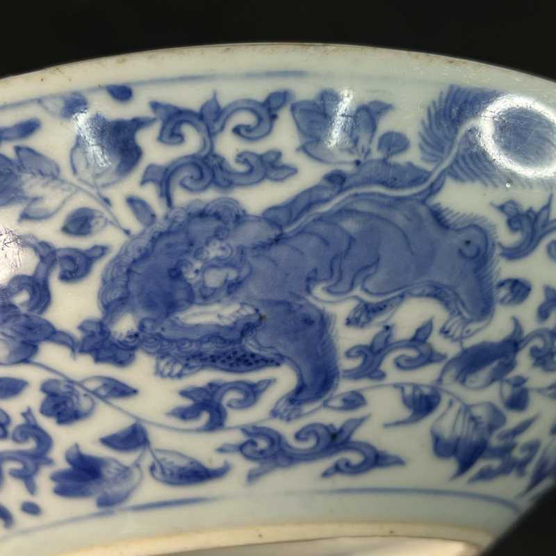 明崇祯 青花狮子穿花纹捧盒 - 图7