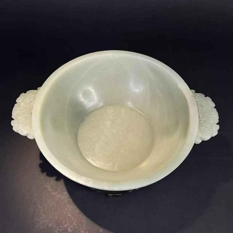 清乾隆 白玉仿古纹活环耳洗 - 图5
