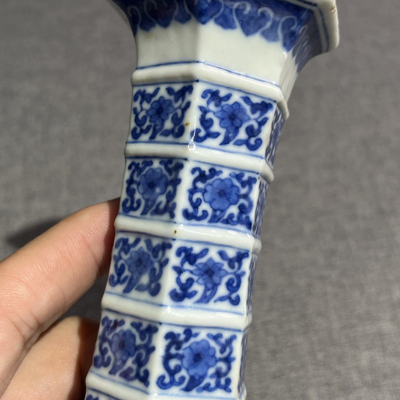 清晚期青花粉彩花鸟六方瓶 - 图11