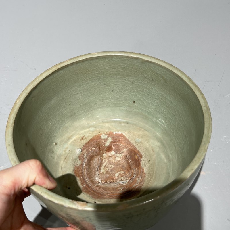 明代 龙泉窑青釉暗刻花卉纹三足炉 - 图10