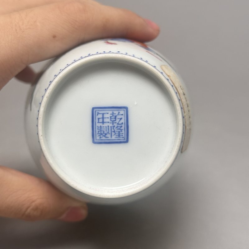 民国 粉彩仕女婴戏图瓶一对 - 图13