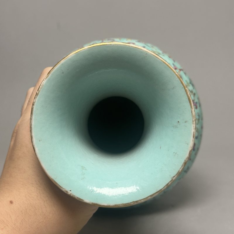 清晚期 绿地洋彩缠枝莲纹螭龙赏瓶一对 - 图11