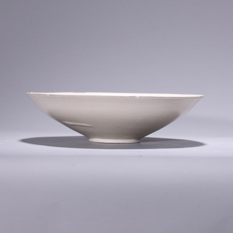 明代 白釉刻花盘 - 图2