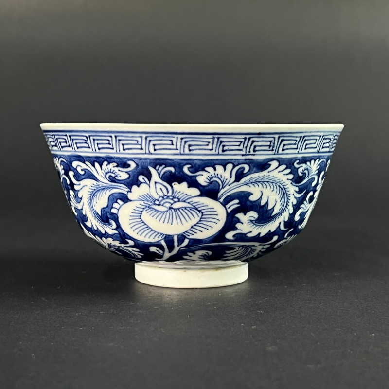 清中期 青花留白番莲纹碗 - 图2