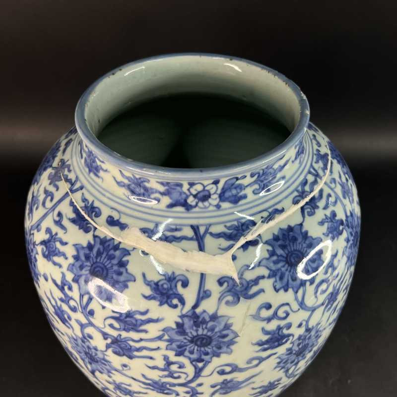 明万历 青花缠枝莲纹大罐 - 图4