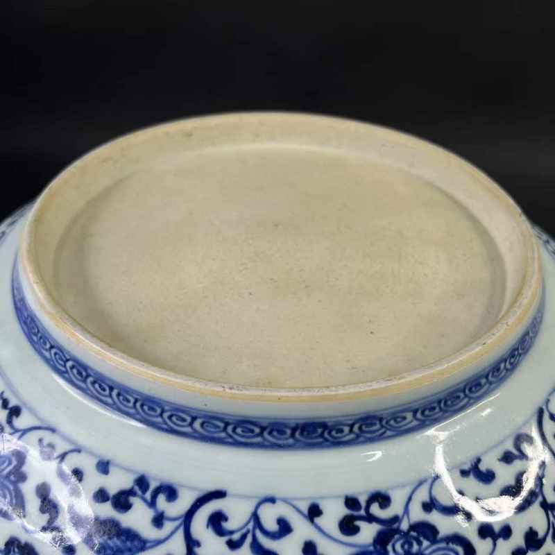 清雍正 仿宣德青花缠枝花卉纹大盘 - 图7