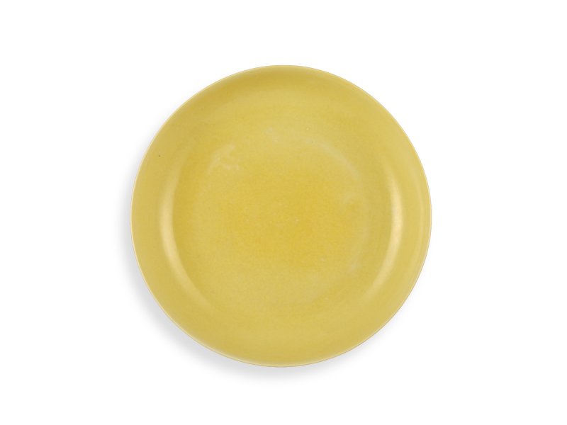 A fine yellow-glazed dish, Mark and period of Hongzhi | 明弘治　嬌黃釉盤　《大明弘治年製》款 - 图1