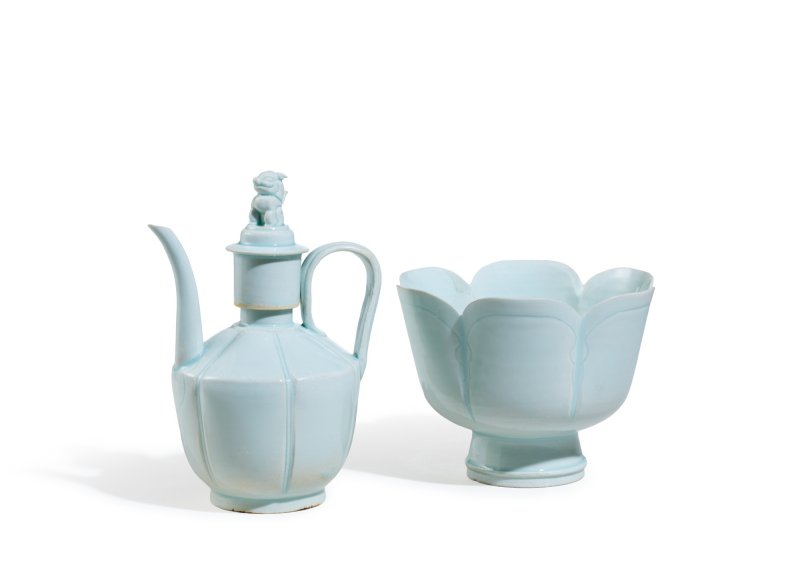 A qingbai covered wine ewer and warming bowl, Northern Song dynasty | 北宋　青白釉帶獅子鈕蓋執壺及溫盌 - 图2