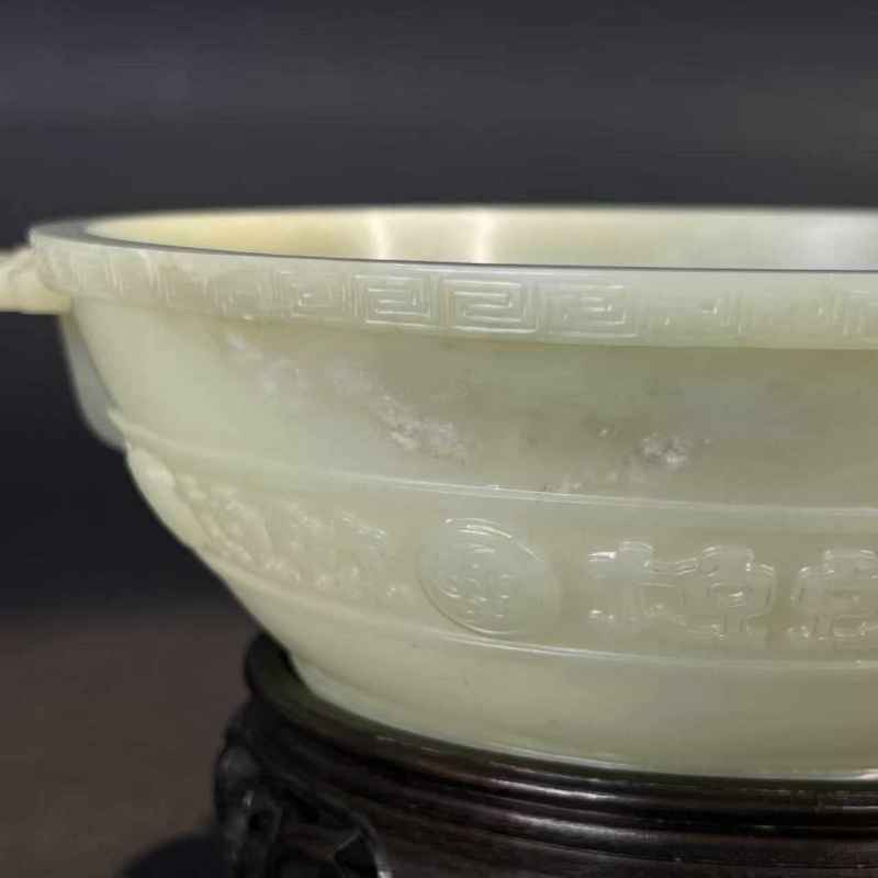 清乾隆 白玉仿古纹活环耳洗 - 图10