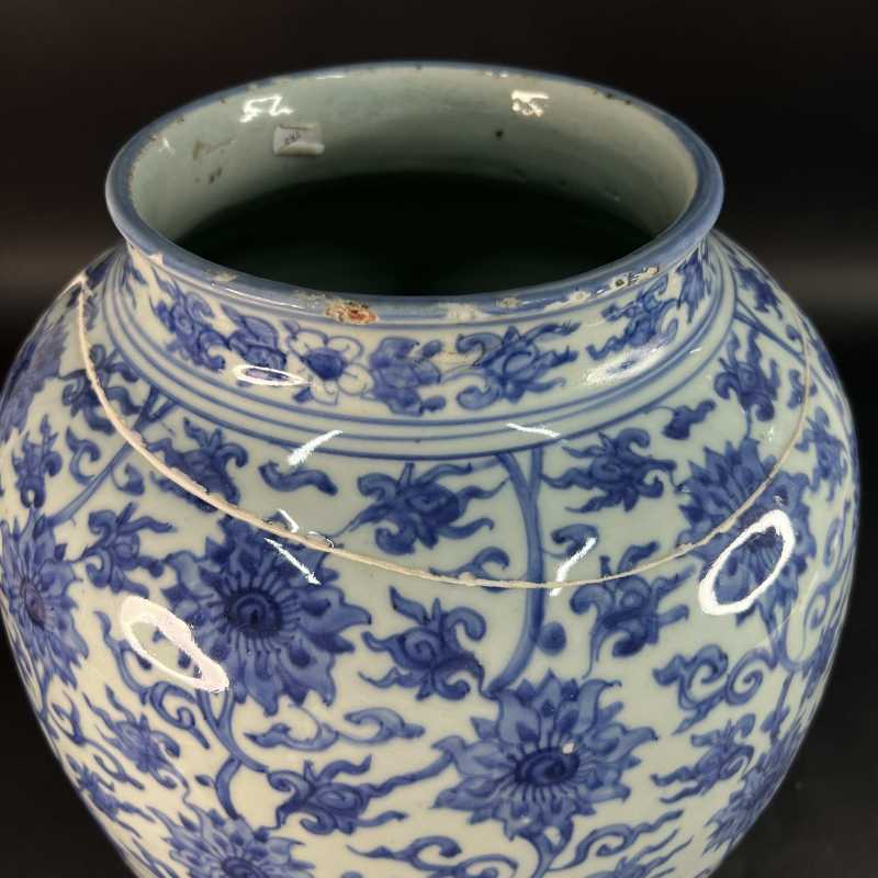明万历 青花缠枝莲纹大罐 - 图5