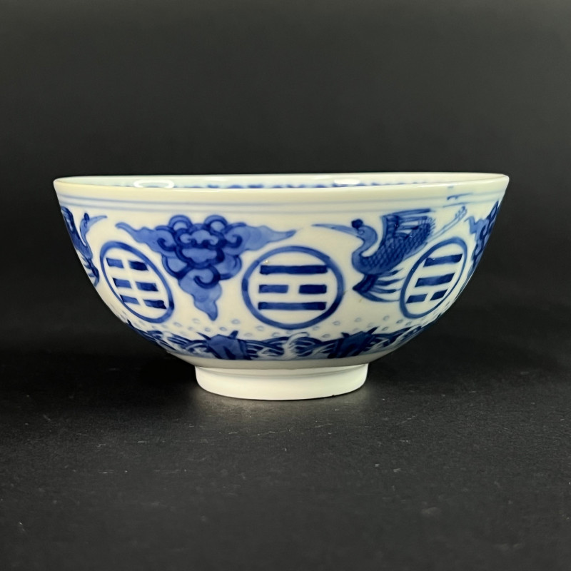 清光绪 青花云鹤八卦纹碗 - 图1
