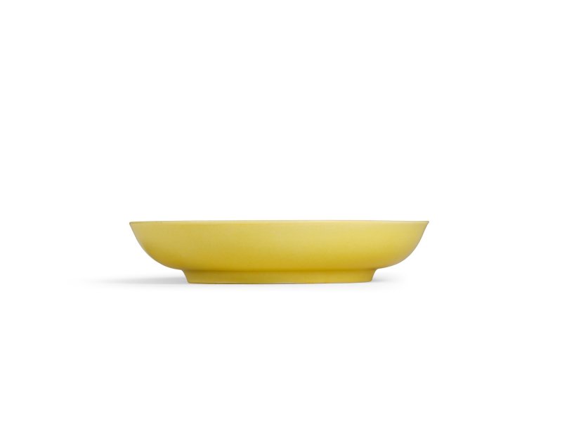 A fine yellow-glazed dish, Mark and period of Hongzhi | 明弘治　嬌黃釉盤　《大明弘治年製》款 - 图2